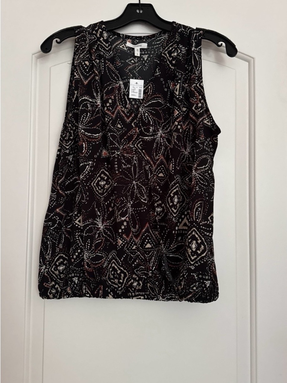 Maurices Black Printed Sleeveless V-Neck Camisole